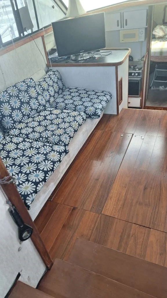 Slide: The Image of Carver 32 Aft Cabin Motor Yacht 1982 - 11