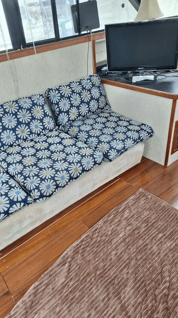 Slide: The Image of Carver 32 Aft Cabin Motor Yacht 1982 - 12