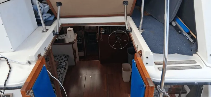 Slide: The Image of Carver 32 Aft Cabin Motor Yacht 1982 - 2