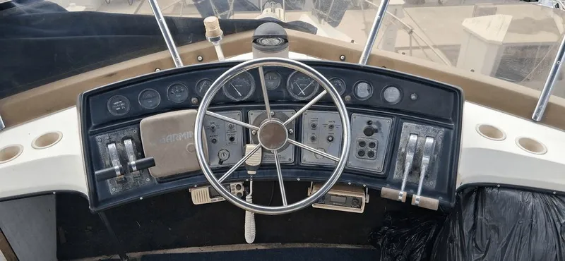 Slide: The Image of Carver 32 Aft Cabin Motor Yacht 1982 - 3