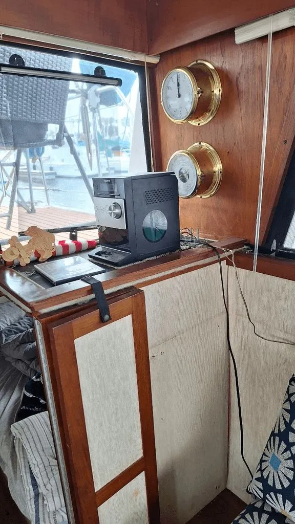 Slide: The Image of Carver 32 Aft Cabin Motor Yacht 1982 - 6