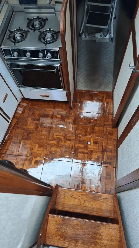 Slide: The Image of Carver 32 Aft Cabin Motor Yacht 1982 - 8