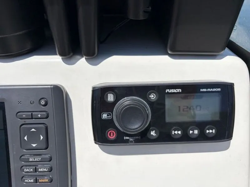 Slide: The Image of Boston Whaler 190 Montauk 2014 - 18