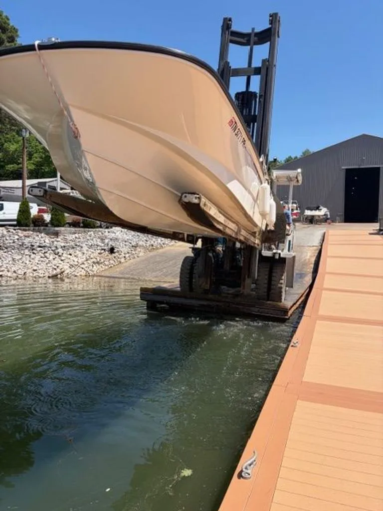 Slide: The Image of Boston Whaler 190 Montauk 2014 - 27