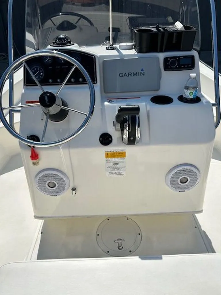 Slide: The Image of Boston Whaler 190 Montauk 2014 - 6