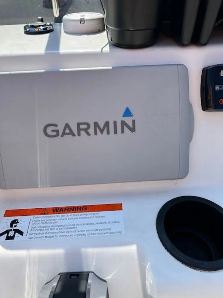 Slide: The Image of Boston Whaler 190 Montauk 2014 - 7