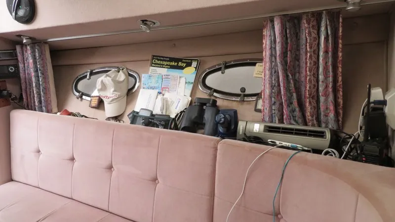 Slide: The Image of Trojan 10 Meter Express 1987 - 10