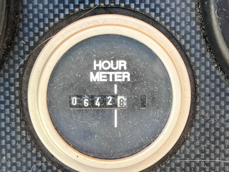 Slide: The Image of Hour meter reading 642.8 on 2000 Scout 185 Sportfish boat. - 14