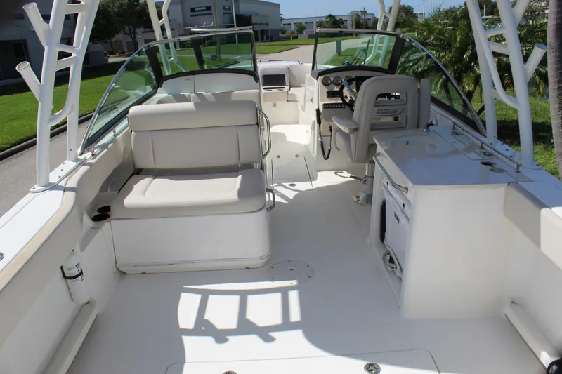 Slide: The Image of 2018 Boston Whaler 270 Vantage boat interior with seating and helm station. - 22