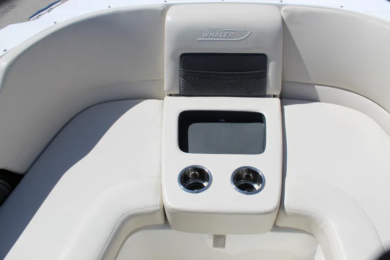 Slide: The Image of Boston Whaler 270 Vantage 2018 - 52