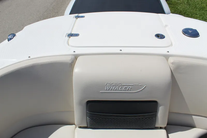 Slide: The Image of Boston Whaler 270 Vantage 2018 - 53