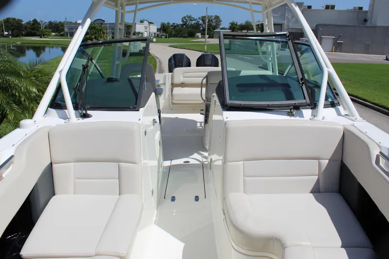 Slide: The Image of Boston Whaler 270 Vantage 2018 - 55