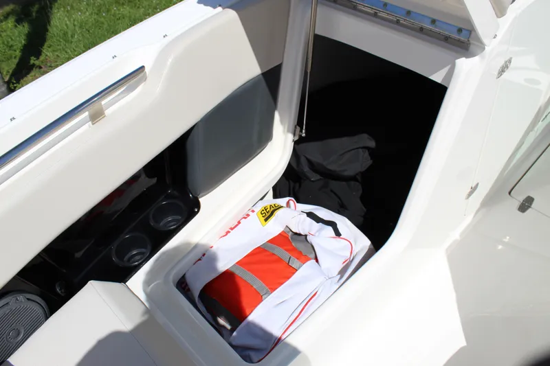 Slide: The Image of Boston Whaler 270 Vantage 2018 - 58
