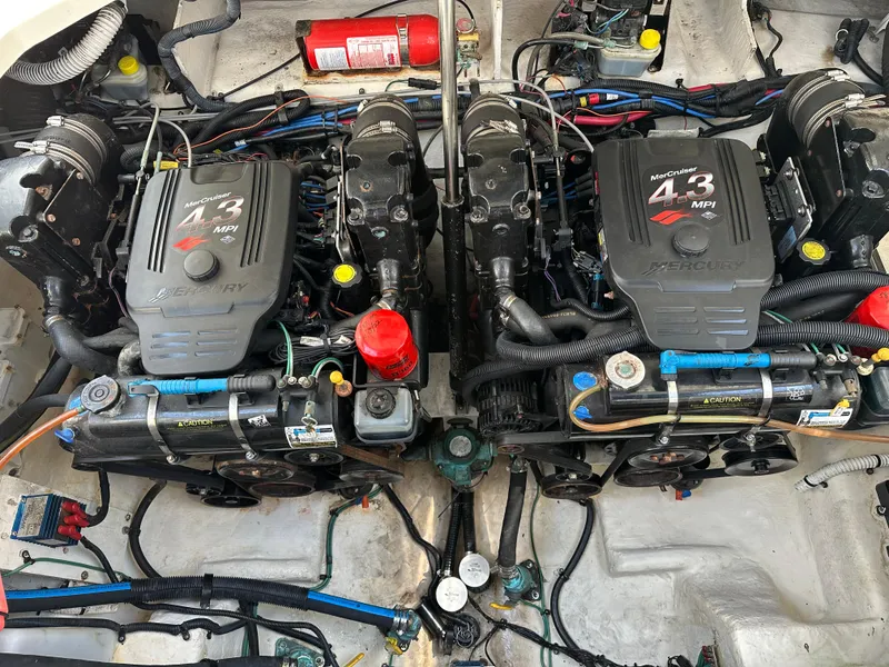 Slide: The Image of Twin MerCruiser 4.3 MPI engines in a 2006 Sea Ray 290 Sundancer boat. - 36