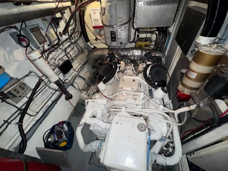 Slide: The Image of Hatteras 53 Extended Deck 1985 - 101