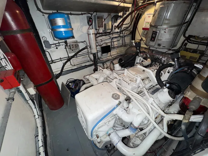 Slide: The Image of Hatteras 53 Extended Deck 1985 - 102