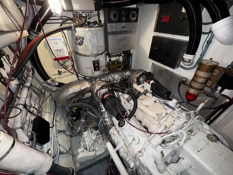 Slide: The Image of Hatteras 53 Extended Deck 1985 - 103