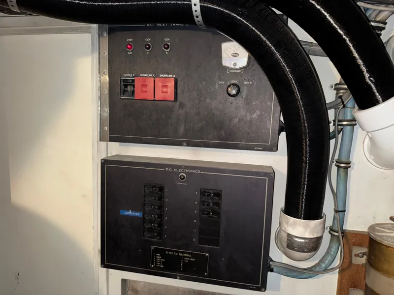 Slide: The Image of Hatteras 53 Extended Deck 1985 - 105