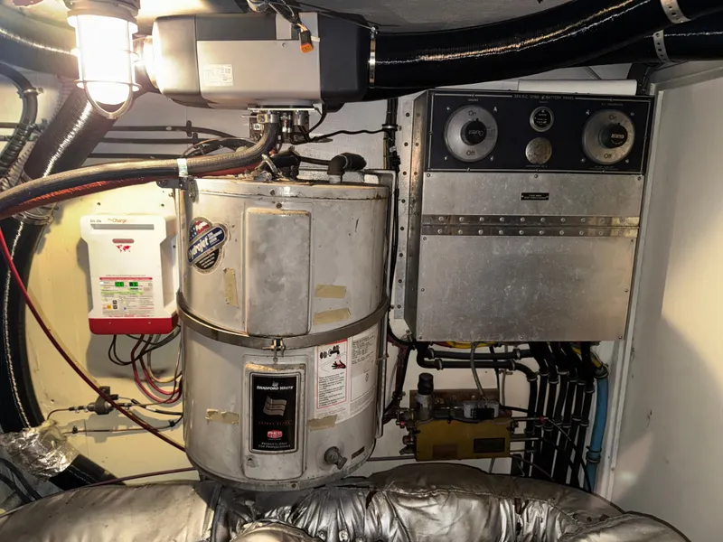 Slide: The Image of Hatteras 53 Extended Deck 1985 - 106