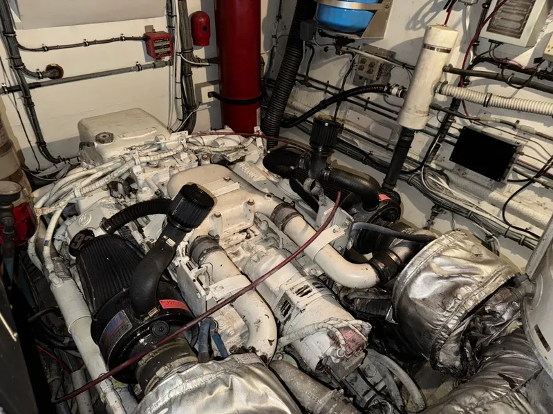 Slide: The Image of Hatteras 53 Extended Deck 1985 - 107