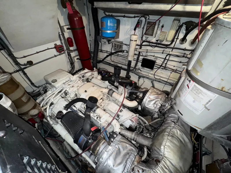 Slide: The Image of Hatteras 53 Extended Deck 1985 - 108