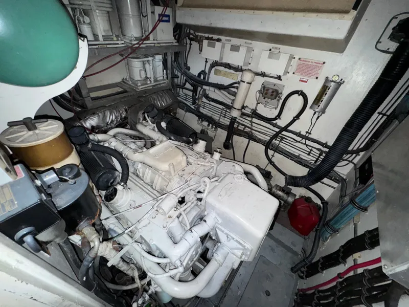 Slide: The Image of Hatteras 53 Extended Deck 1985 - 109