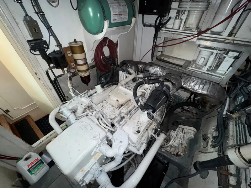 Slide: The Image of Hatteras 53 Extended Deck 1985 - 112