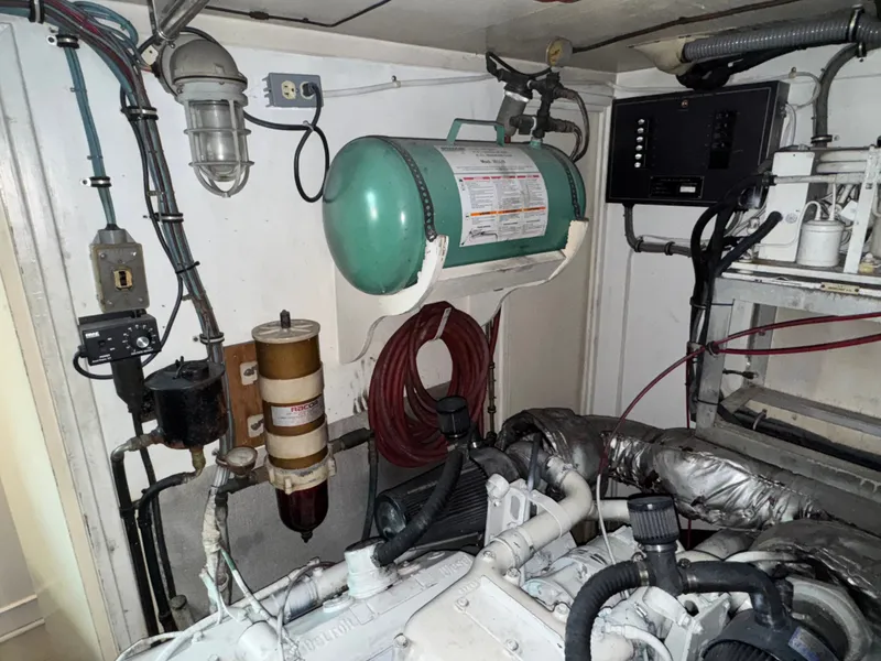 Slide: The Image of Hatteras 53 Extended Deck 1985 - 115