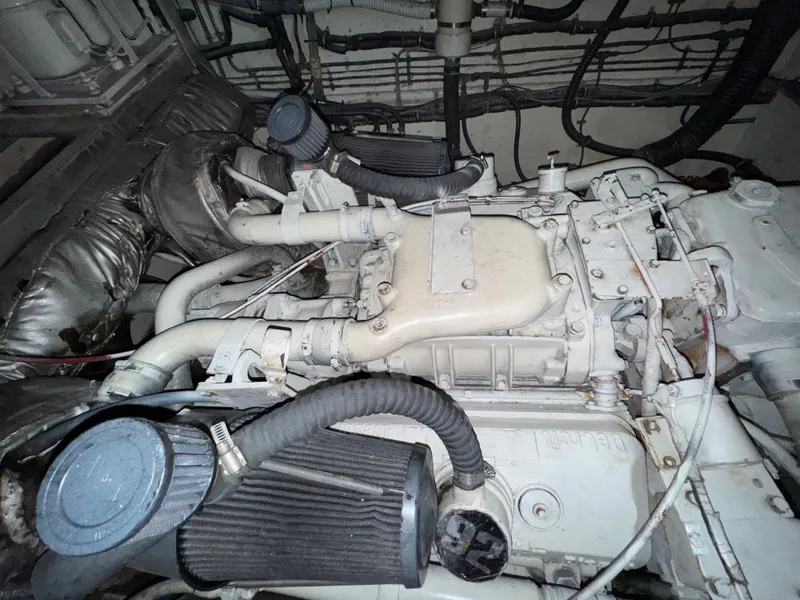 Slide: The Image of Hatteras 53 Extended Deck 1985 - 116