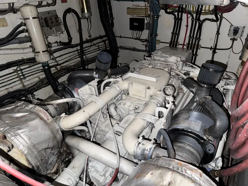 Slide: The Image of Hatteras 53 Extended Deck 1985 - 117