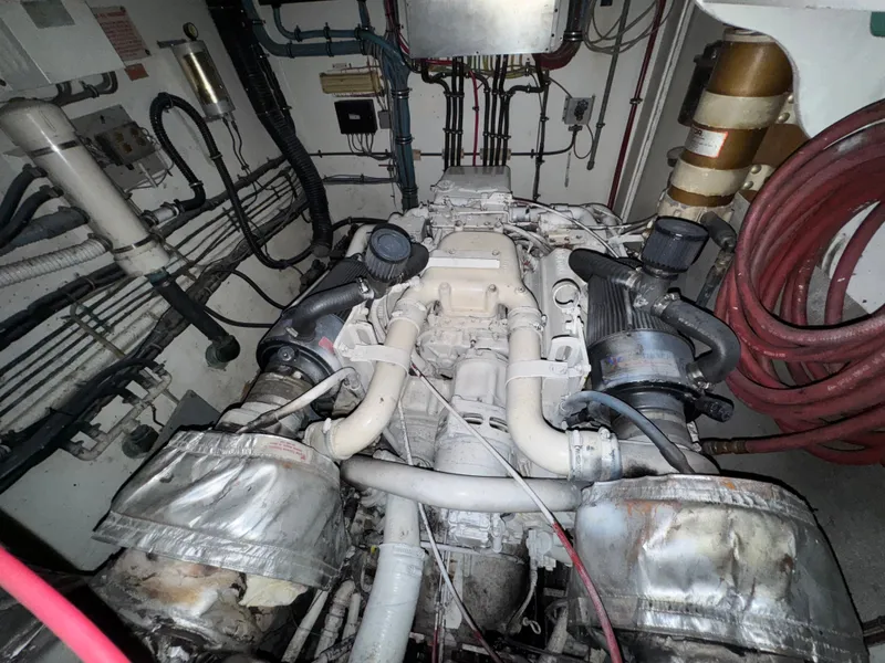 Slide: The Image of Hatteras 53 Extended Deck 1985 - 118