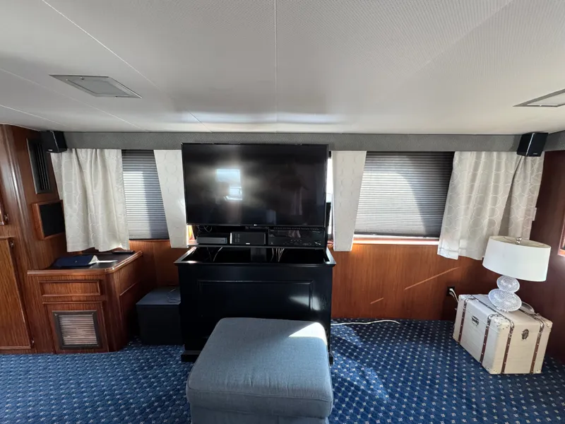 Slide: The Image of Hatteras 53 Extended Deck 1985 - 120