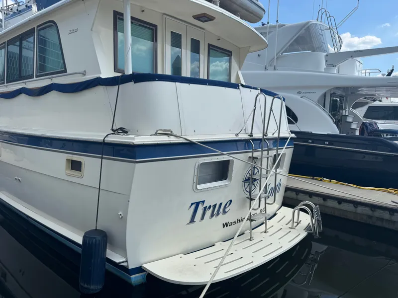 Slide: The Image of Hatteras 53 Extended Deck 1985 - 13