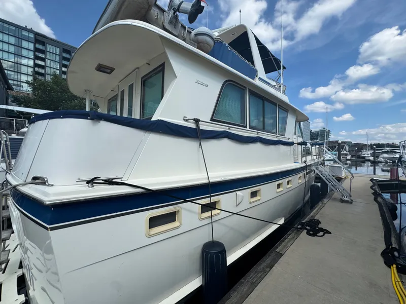 Slide: The Image of Hatteras 53 Extended Deck 1985 - 18