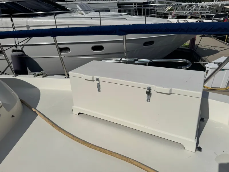 Slide: The Image of Hatteras 53 Extended Deck 1985 - 24