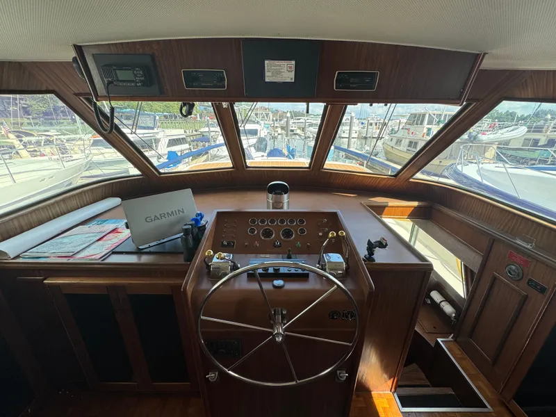 Slide: The Image of Hatteras 53 Extended Deck 1985 - 32