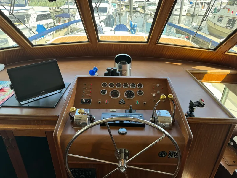 Slide: The Image of Hatteras 53 Extended Deck 1985 - 34