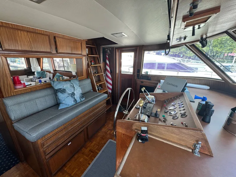 Slide: The Image of Hatteras 53 Extended Deck 1985 - 38