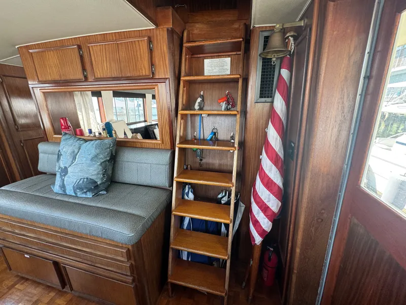 Slide: The Image of Hatteras 53 Extended Deck 1985 - 40