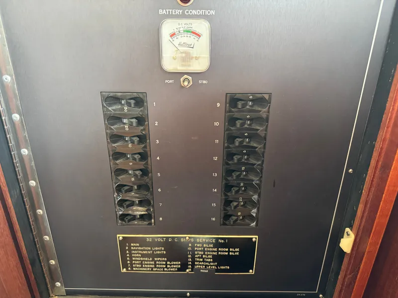 Slide: The Image of Hatteras 53 Extended Deck 1985 - 41