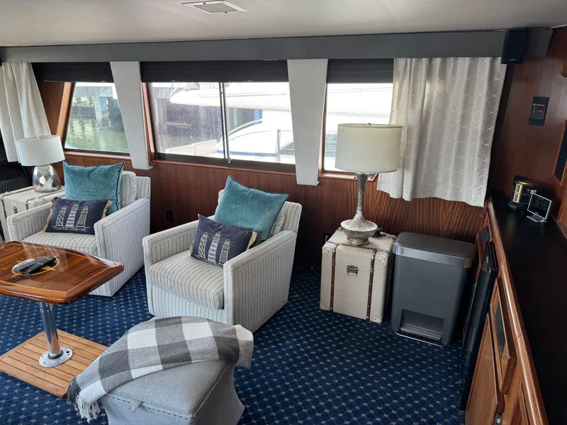 Slide: The Image of Hatteras 53 Extended Deck 1985 - 44