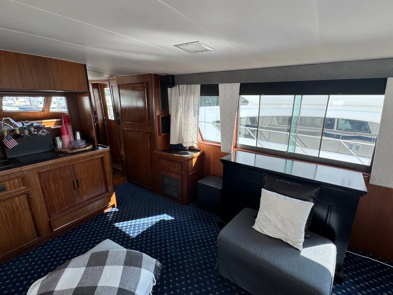 Slide: The Image of Hatteras 53 Extended Deck 1985 - 46