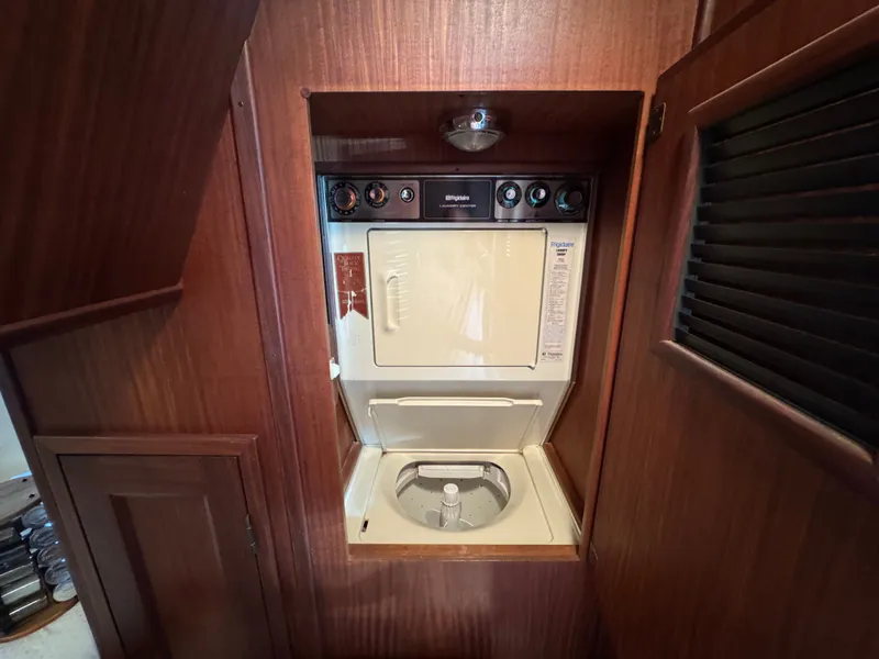 Slide: The Image of Hatteras 53 Extended Deck 1985 - 64