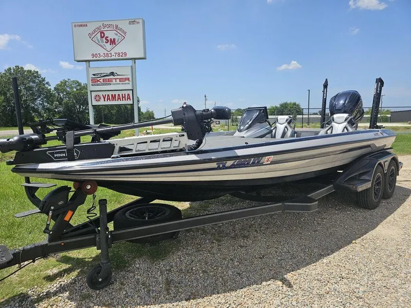 Slide: The Image of 2025 Skeeter FXR21 PRO boat on trailer at Diamond Sports Marine dealership. - 5