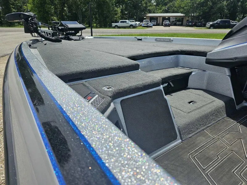 Slide: The Image of 2025 Skeeter FXR21 PRO boat deck with glitter finish and advanced equipment. - 6