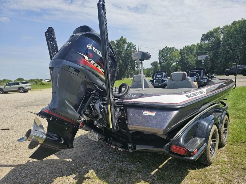 Slide: The Image of 2017 Skeeter FX21 LE boat with Yamaha engine, parked outdoors on a sunny day. - 10