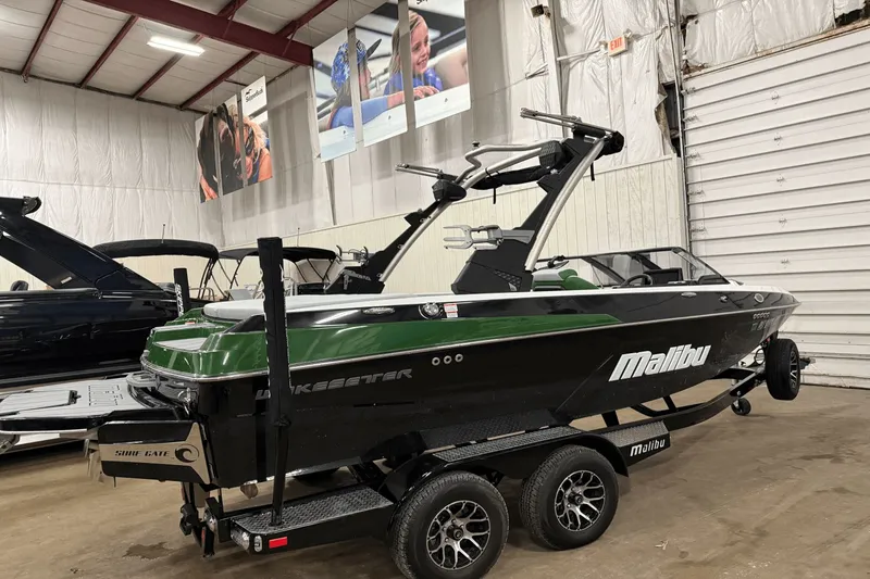 Slide: The Image of Malibu Wakesetter 2023 - 2