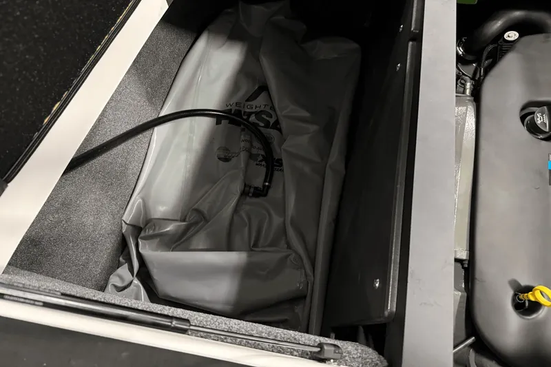 Slide: The Image of Malibu Wakesetter 2023 - 29