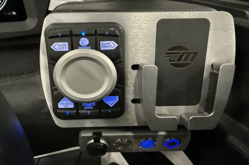 Slide: The Image of Malibu Wakesetter 20 VTX 2023 - 11