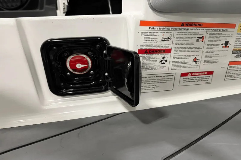 Slide: The Image of Malibu Wakesetter 20 VTX 2023 - 19